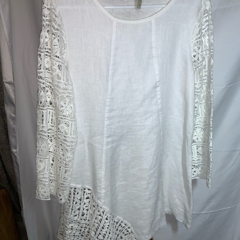 XCVI Ivory Top
New without tags